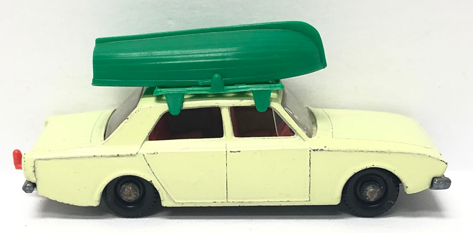 Matchbox Lesney Ford Corsair and Boat Diecast authentic Car England 45 BJ22