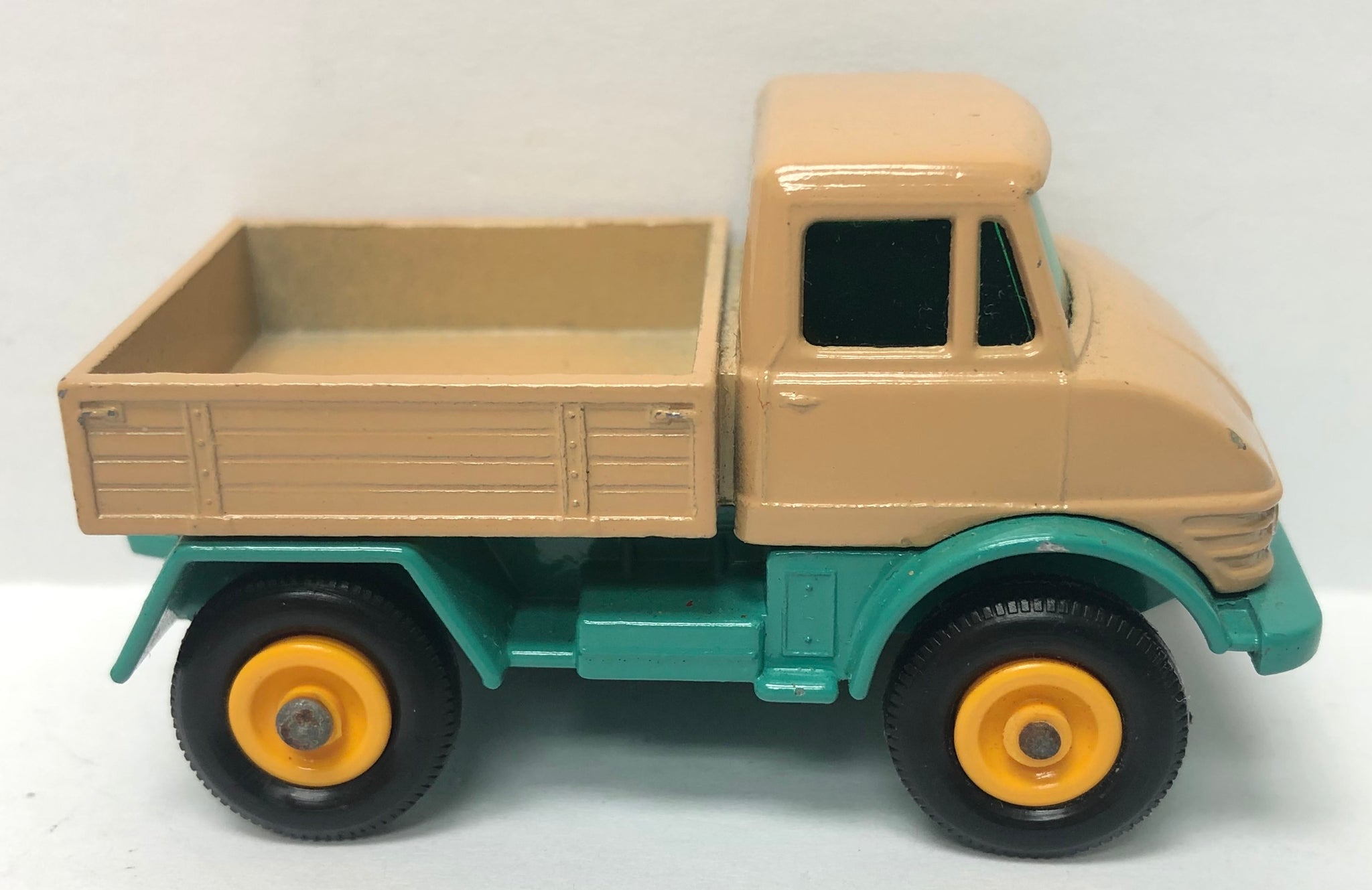 Lesney Matchbox Regular Wheels #49 Mercedes Benz Unimog – Berbly Toys